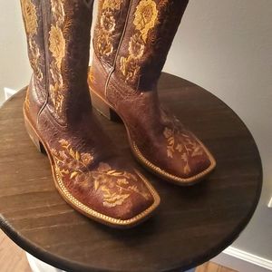 Womens Macie Bean cowboy boots sz 9